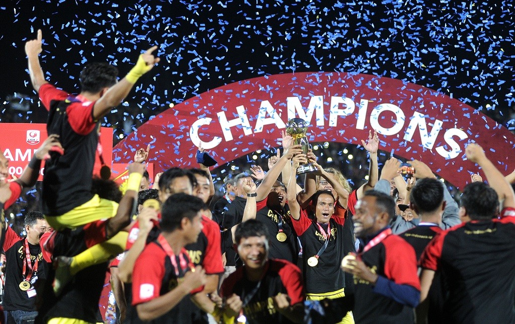 Selebrasi para pemain Persik Kediri usai berhasil menjadi juara Liga 2 Indonesia 2019 (Foto: Antara/Fikri Yusuf)