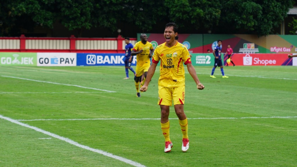 Adam Alis Setyano mencetak gol Bhayangkara FC ke gawang Arema FC (Dok. Media BFC)