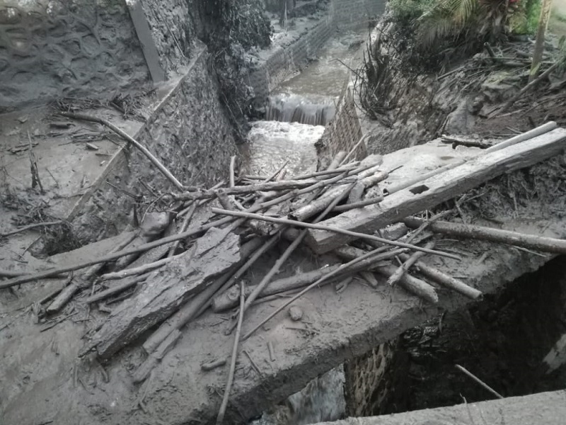 Sisa material banjir bandang di Bondowoso, Jawa Timur. Foto: Istimewa