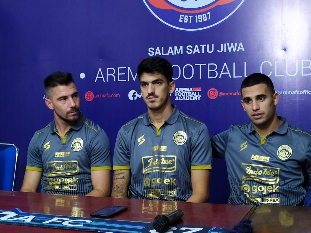 Arema FC akhirnya resmi memperkenalkan tiga pemain asing baru di Kandang Singa, Kota Malang, Jawa Timur, Kamis 30 Januari 2020. (Foto: medcom.id/Daviq Umar)