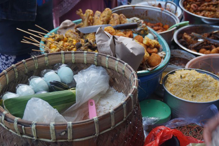 Mencicipi makanan khas lamongan
