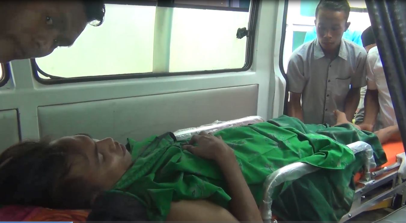 Salah seorang pasien patah tulang harus dirujuk ke  RS Sumenep lantaran di tak ada dokter spesialis di Kangean
