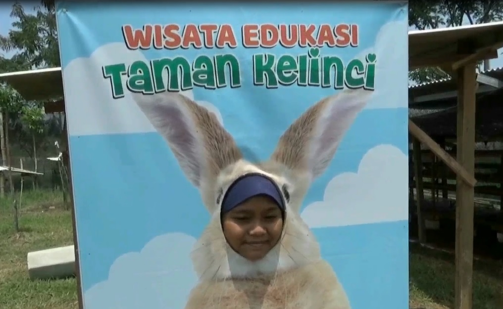 Spot foto menjadi salah satu yang diminati pengunjung Taman Kelinci Desa Mliawang, Kabupaten Tuban. (ft/by)