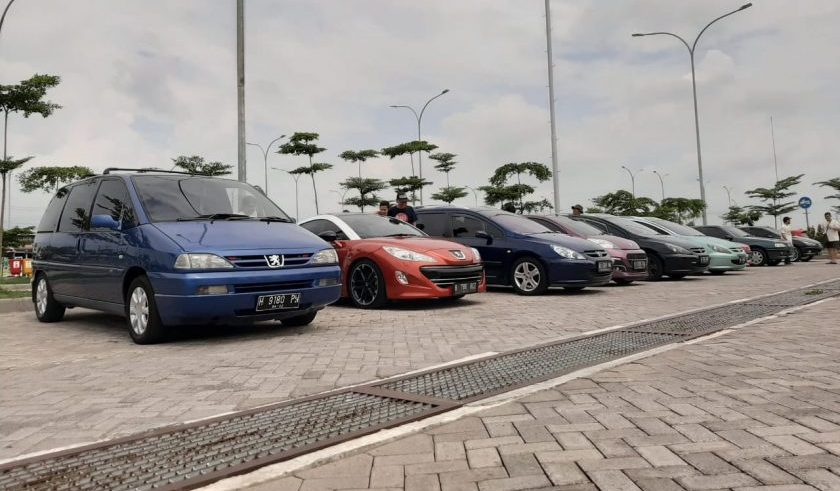 Komunitas Peugeot saat menggelar touring. (foto/instagram)