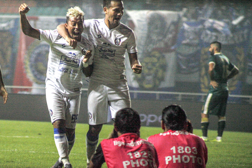 Selebrasi striker Arema FC, Kushedya Hari Yudo usai membobol gawang Persikabo, pekan lalu. (foto/antara) 