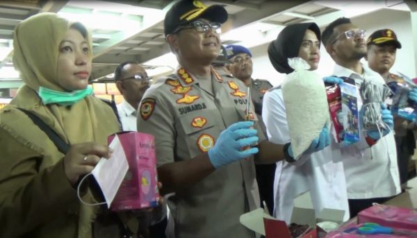 Terbongkar, Jutaan Masker dari Cina Dikemas Ulang di Sidoarjo  