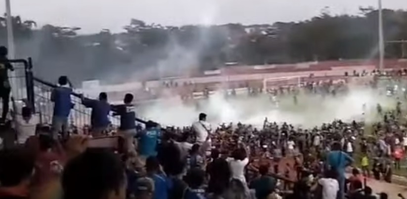 Rusuh! Arema Tumbang di Kandang PSIS Semarang