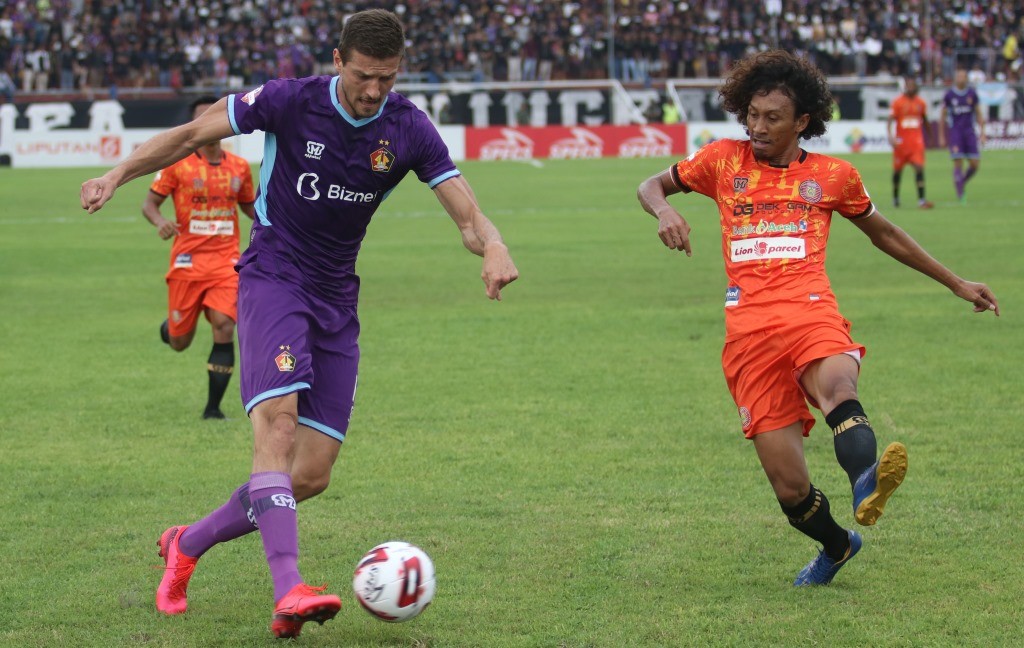 Gol Kilat Persiraja Bungkam Persik Kediri  