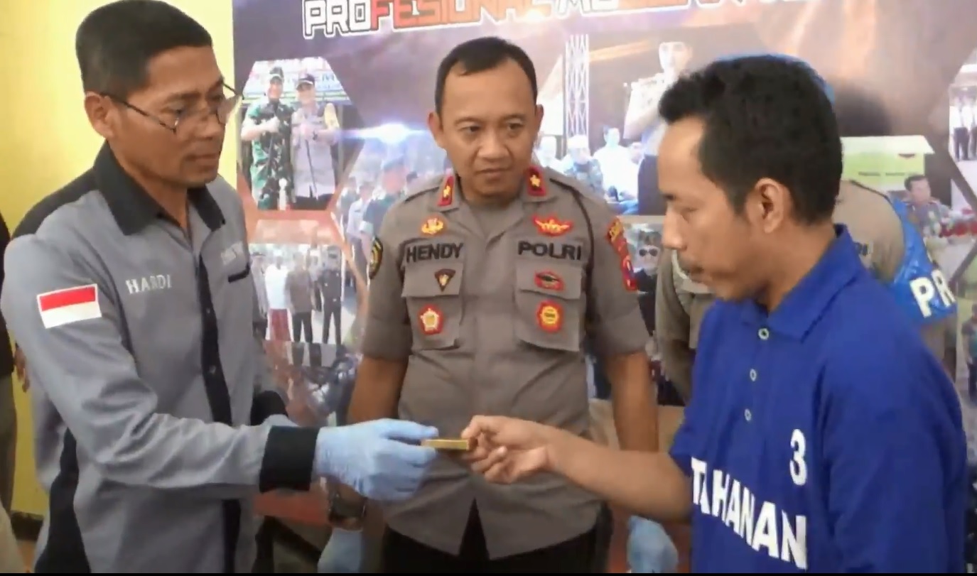 Mengaku Mampu Gandakan Emas Dalam Hitungan Jam, Dukun Pijat Pasuruan Ditangkap Polisi