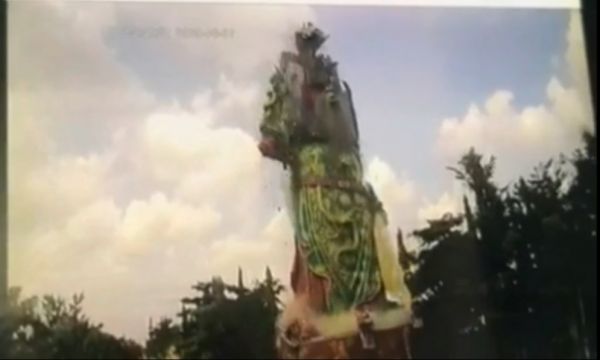 Patung Senilai Rp 2,5 Miliar di Tuban Runtuh, Warga Berhamburan Keluar Rumah