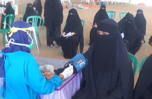 Santri Pondok Pesantren Al-Fatah, Desa Temboro, Kabupaten Magetan, Jawa Timur diperiksa kesehatannya  sebelum pulang beberapa waktu lalu. (foto/metrotv)