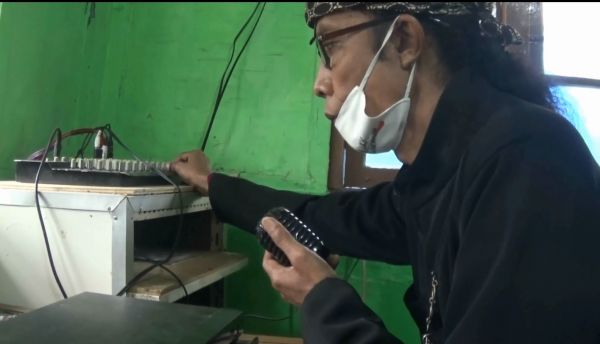 Radio Lokal Jadi Hiburan Alternatif Kampung Lukis Saat Lockdown