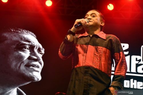 Didi Kempot saat menghibur penonton di salah satu konser (Foto/Antara)
