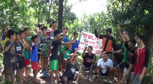 Semoga lewat dentuman long pendem mampu mengusir virus korona yang saat ini melanda negeri (foto/metrotv)