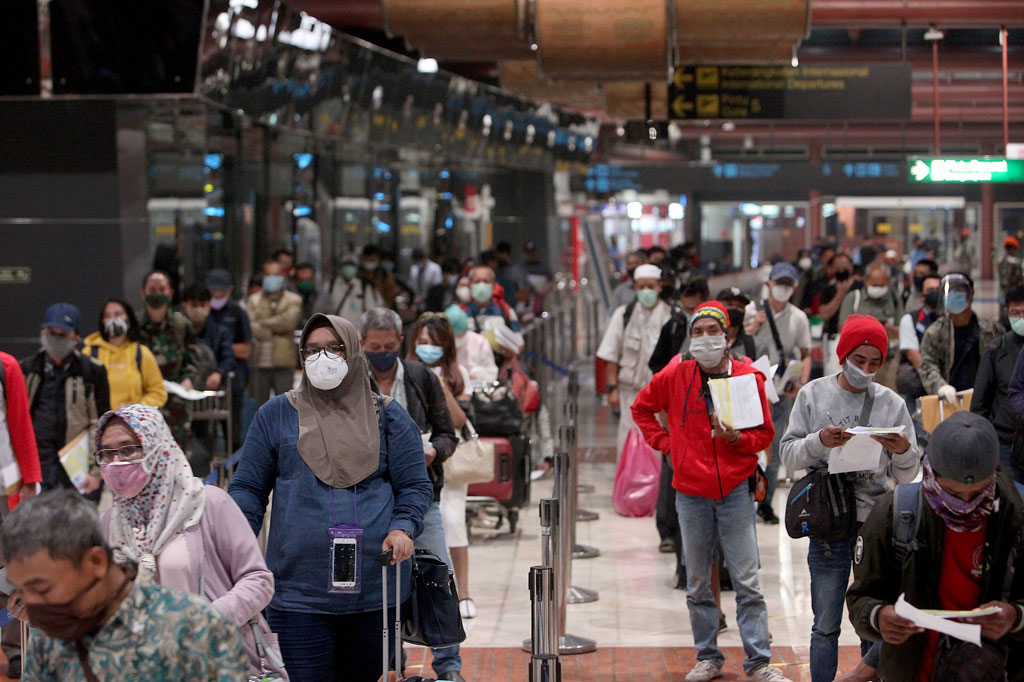 Antrian penumpang di Terminal 2, Bandara Soekarno-Hatta, Tangerang, Jumat, 15 Mei 2020. (Foto/MI)