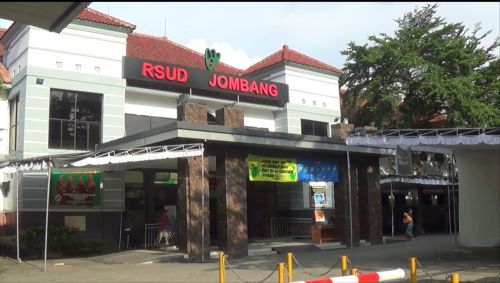 Kondisi ruang isolasi dan perawatan pasien covid-19 di RSUD Jombang penuh lantaran ada tambahan jumlah pasien setiap hari (foto/metrotv)