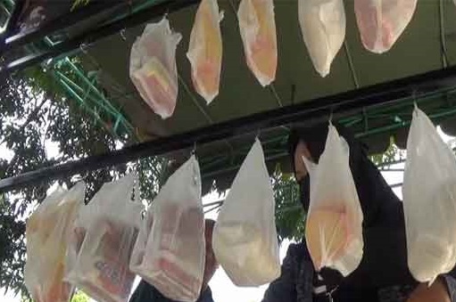 Warung Gotong Royong Magetan, Boleh Ambil Sembako Gratis atau Barter