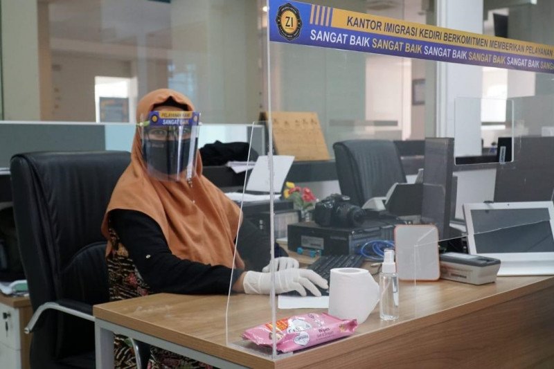 Layanan paspor online kembali dibuka untuk menyambut new normal setelah sebelumnya ditutup (foto/AntaraJatim)