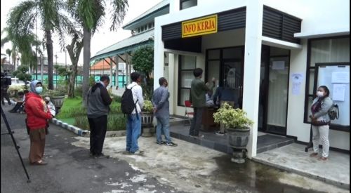 Pengurusan Kartu Prakerja dilakukan oleh sejumlah masyartakat, khususnya mereka yang terdampak covid-19 (foto/doc.metrotv)