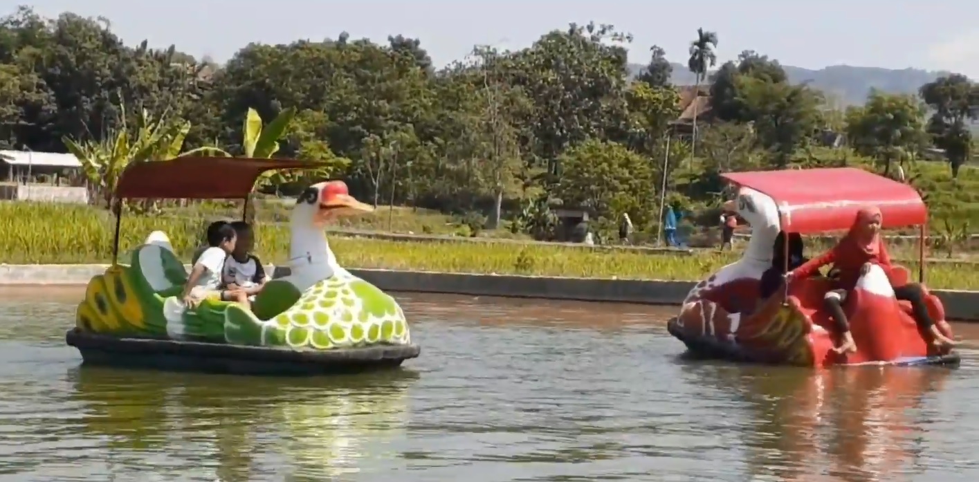 Ubah Kolam Pancing Ikan Tawar Menjadi Wisata Kolam 