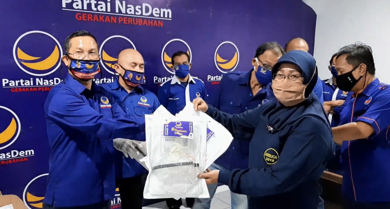 DPD Partai Nasdem Surabaya Bagikan 200 Paket APAD untuk Kampung Tangguh