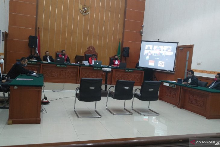 Proses sidang vonis terdakwa Syahrial Alamsyah alias Abu Rara Pengadilan Negeri Jakarta Barat, Kamis 25 Juni 2020 (foto/Antara)