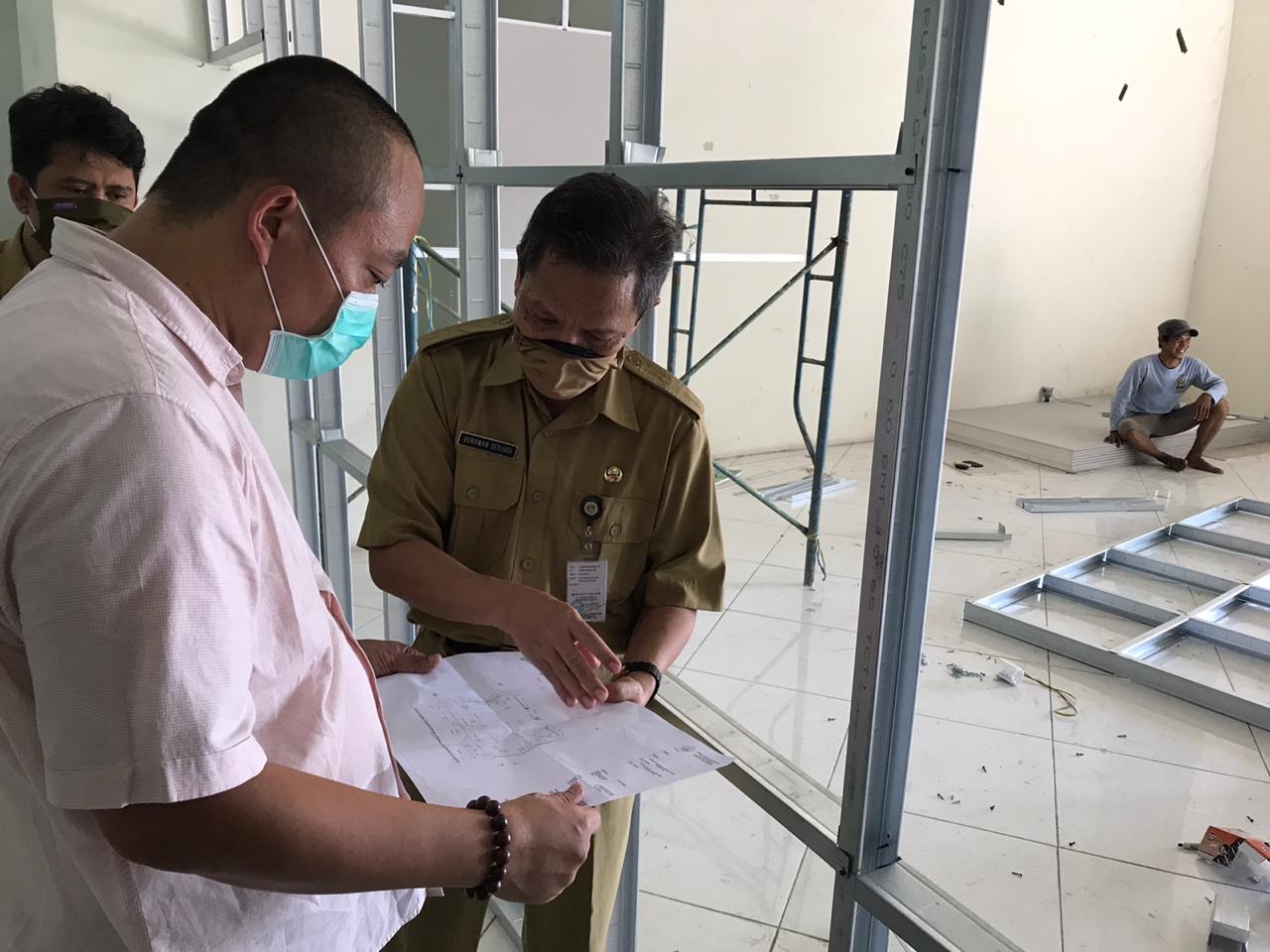 Seluruh RS Rujukan di Gresik Overload,  Pembagunan Tempat Isolasi Molor