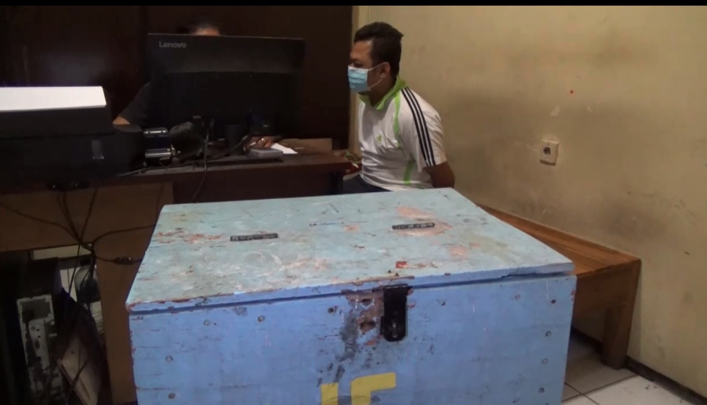 Terlilit Utang Koperasi, Sekdes Curi Uang Kotak Amal Masjid