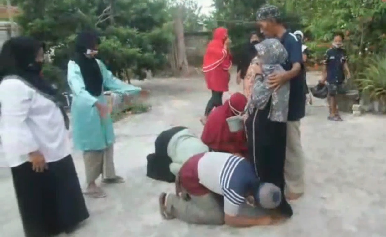 Dinyatakan Sembuh Covid-19, Pasien Berjalan Kaki Pulang ke Rumah Sejauh 6 Km