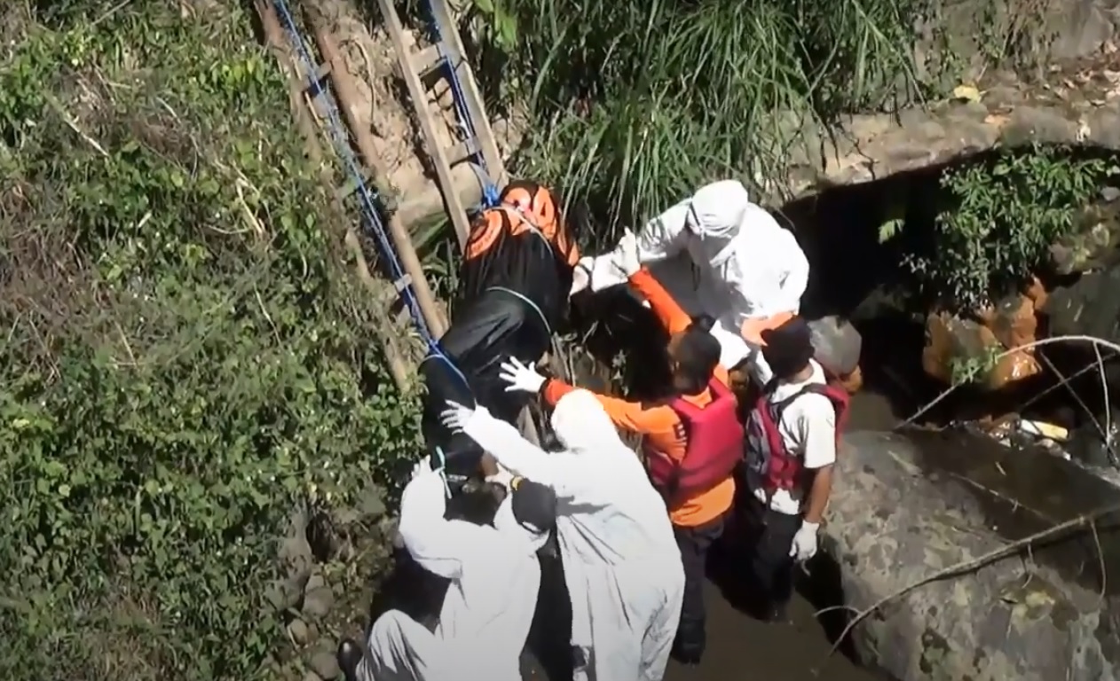 Pemotor Tewas Usai Terjun ke Sungai