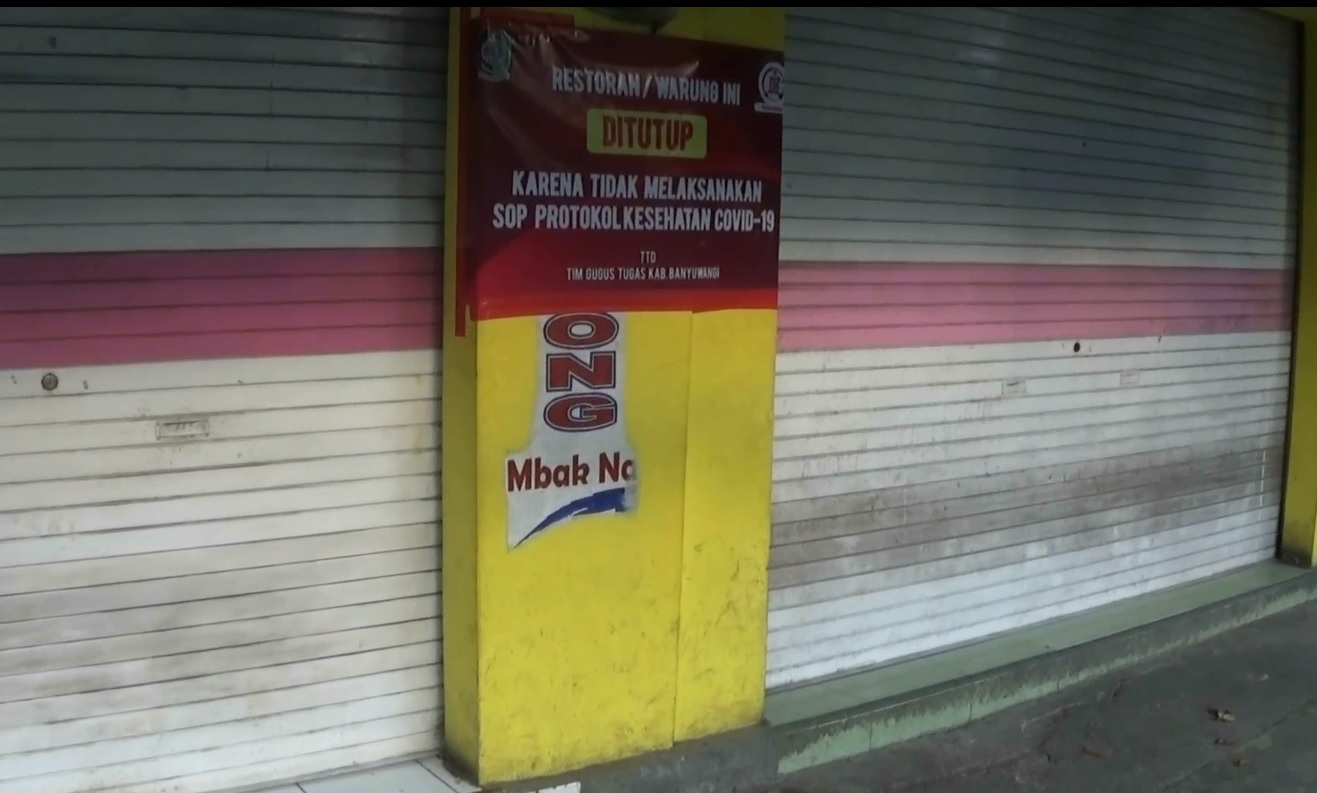 Salah satu warung di Banyuwangi dititup lantaran tak patuhi protokol kesehatan (Foto /Metro tv)