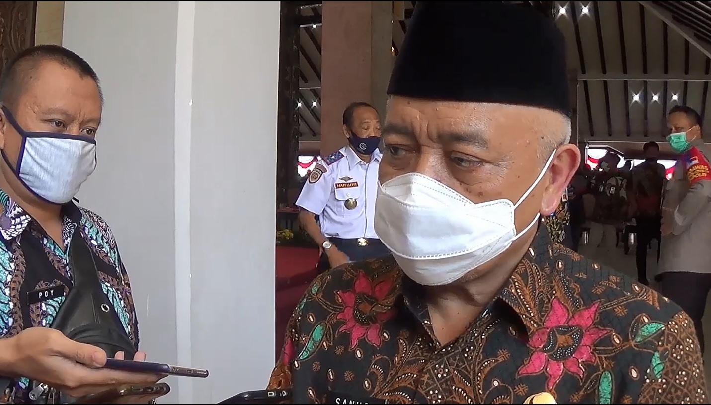 Bupati Malang Sanusi saat diwawancara usai memimpin rapat kordinasi percepatan penanganan covid-19 di Pendopo Agung Malang, Kamis 30 Juli 2020 (Foto / Metro tv)