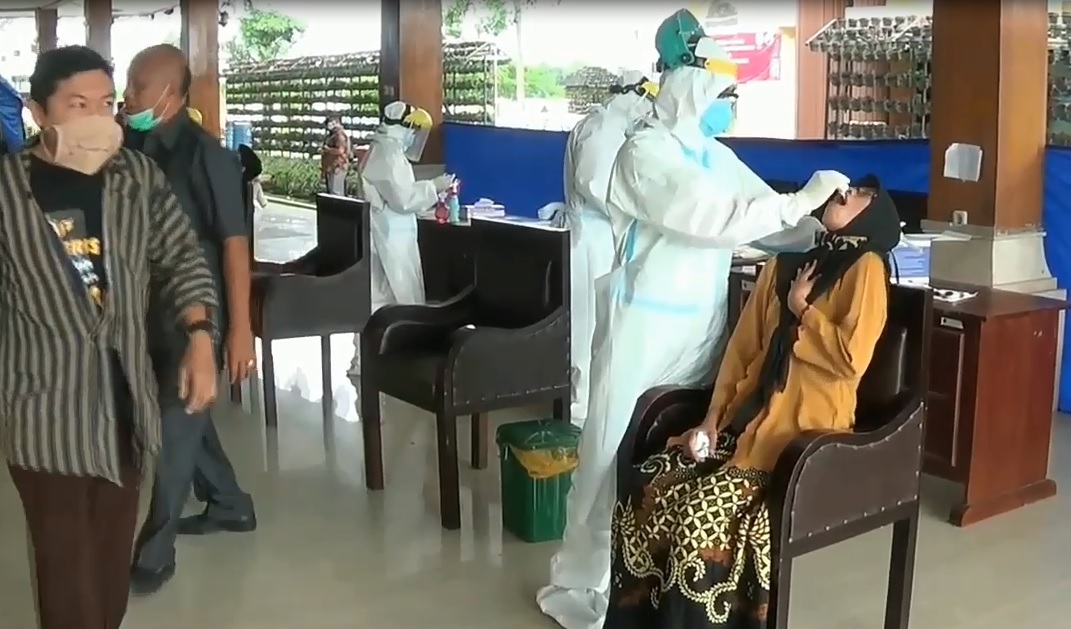 Kantor Di-Lockdown,  225 ASN Blitar Jalani Tes Swab