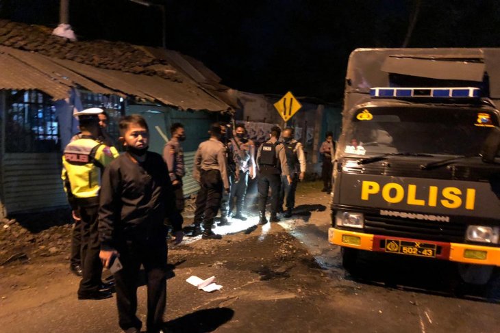 Diduga Mabuk, Sopir Minibus Tabrak Iring-Iringan Pembawa Jenazah Covid-19, 5 Orang Terluka 