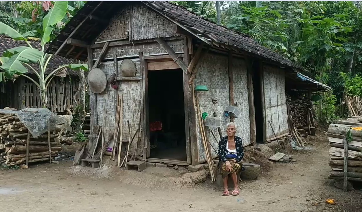 Mbah Ginem, 30 Tahun Tinggal di Gubuk Reot, Sekali Terima Bantuan Beras 5 Kg