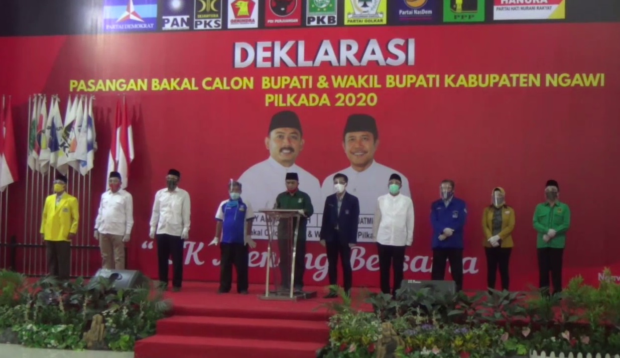  Pasangan Calon Bupati dan Wakil Bupati Ngawi, Ony Anwar- Dwi Rianto Jatmiko (OK)  melakukan deklarasi di Gedung Eka Kapti. (foto/metrotv)