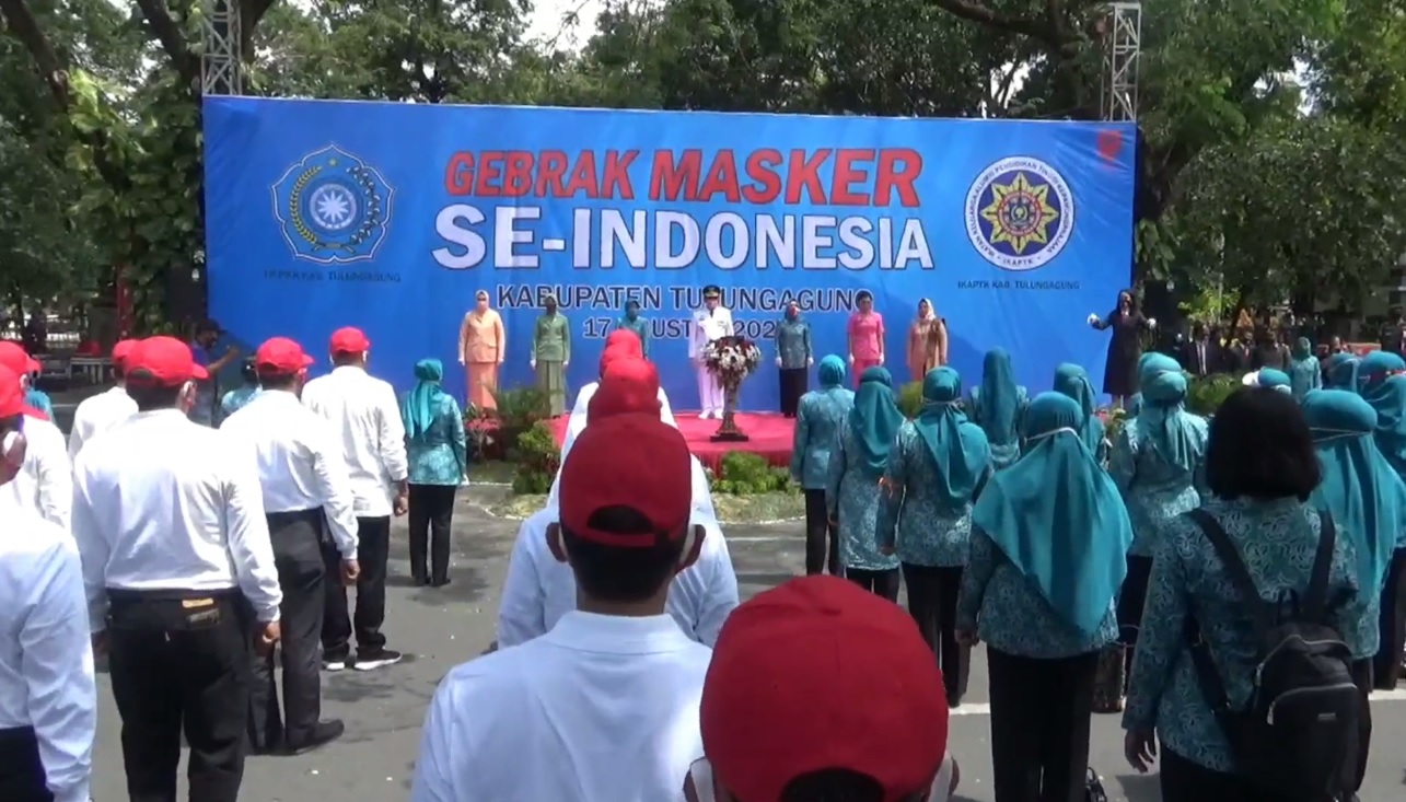 Gebrak Masker dilakukan ibu-ibu PKK Tulungagung di Hari Kemedekaan Repbulik Indonesia ke-75. (metrotv)