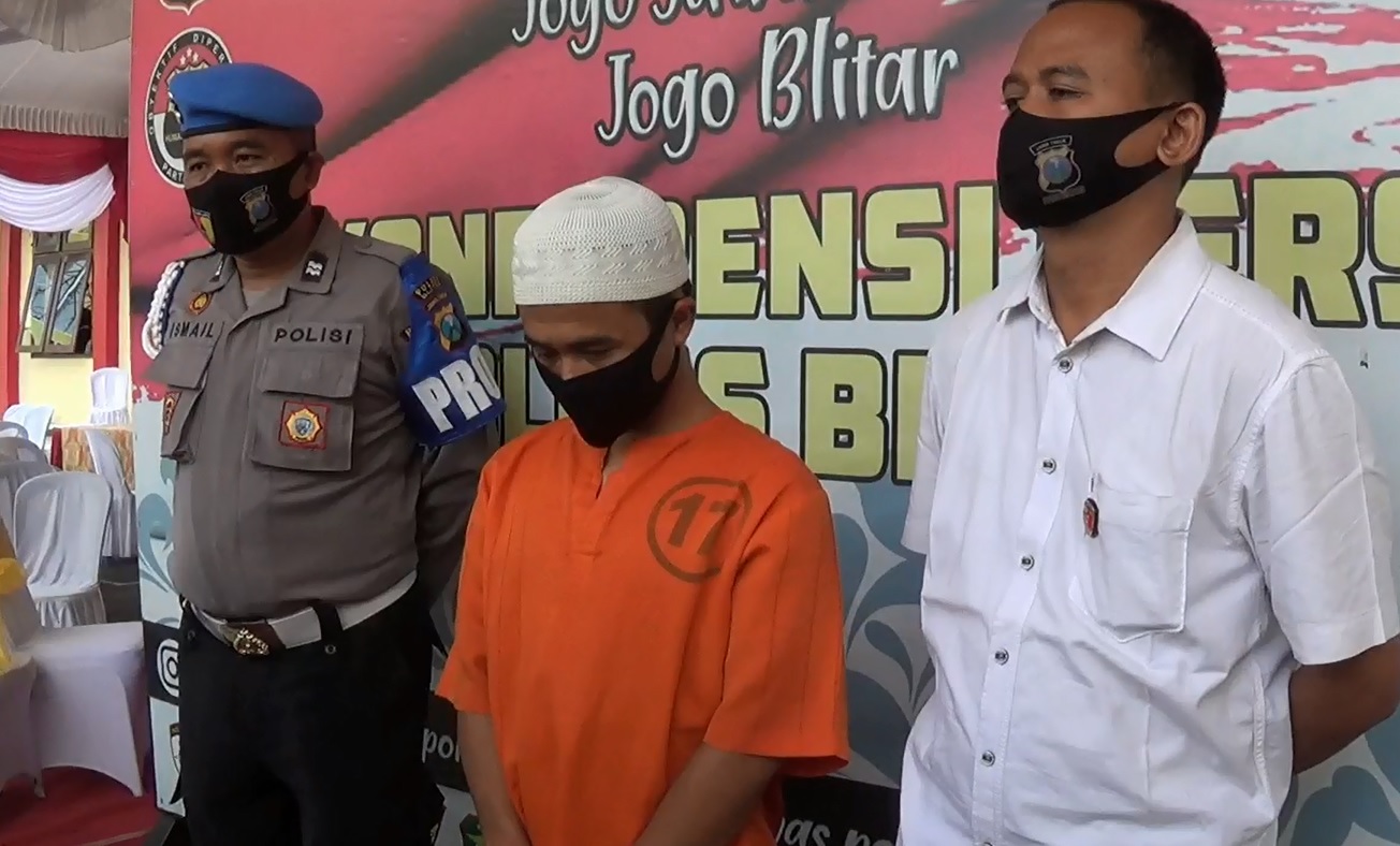 Tersangka TA ditangkap usai melakukan perampasan dan percobaan pemerkosaan terhadap korban (Foto / Metro TV)