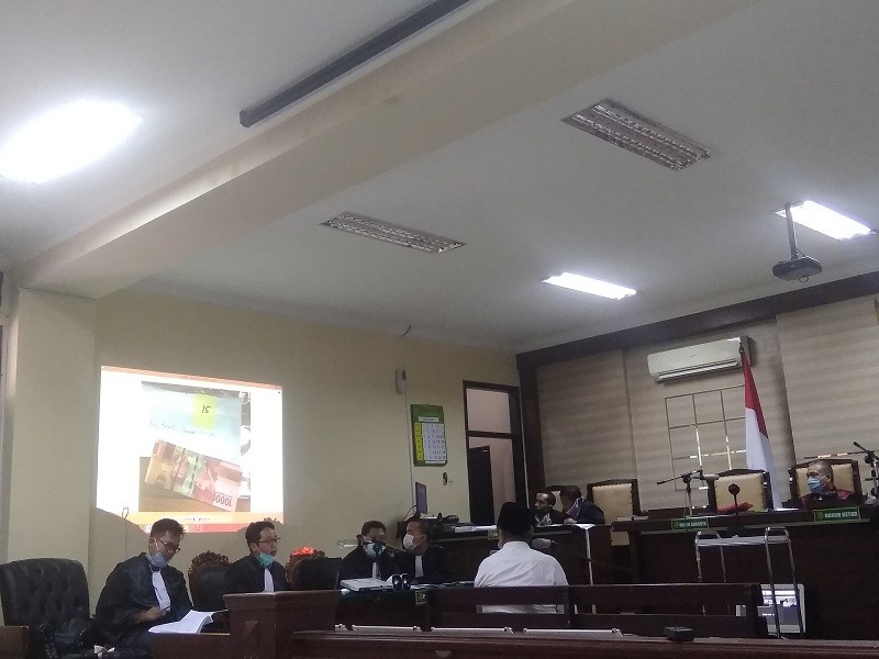 Bupati nonaktif Sidoarjo Saiful Ilah hadir dalam persidangan di Pengadilan Tipikor (medcom.id)