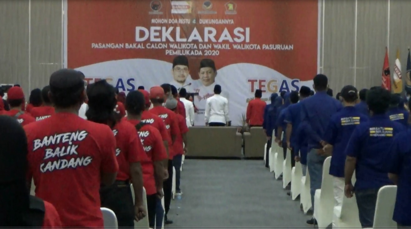 Ratusan kader Nasdem dan PDI Perjuangan hadir dalam deklarasi dukungan pasangan calon walikota dan wakil walikota Pasuruan, Raharto Teno Prasetyo-Hasjim Asjari. (foto/metrotv)