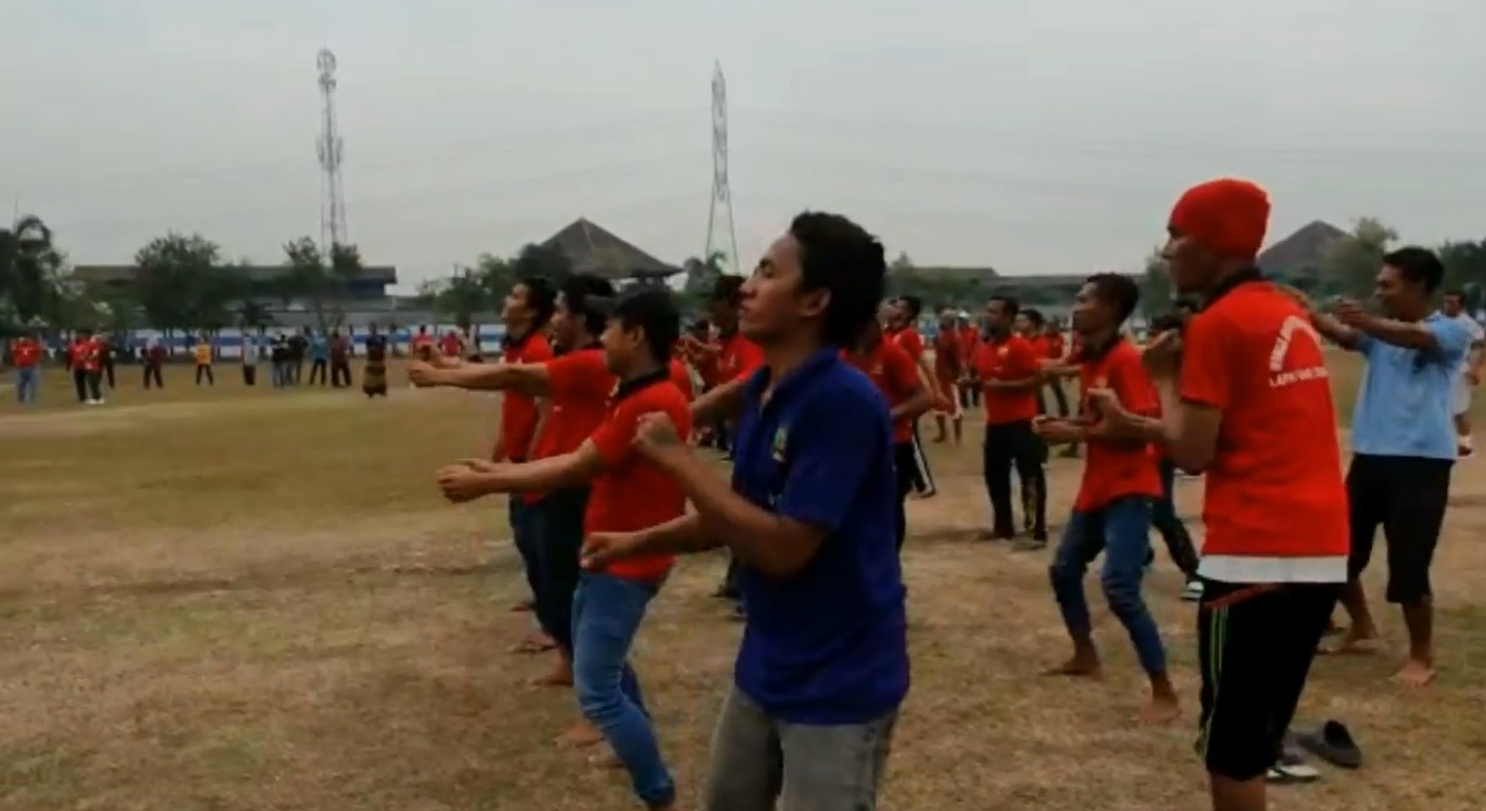 Napi Lapas Porong diajak olaharaga setiap pagi untuk meningkatkan imun dan mencegah tertular korona (Foto / Metro TV) 