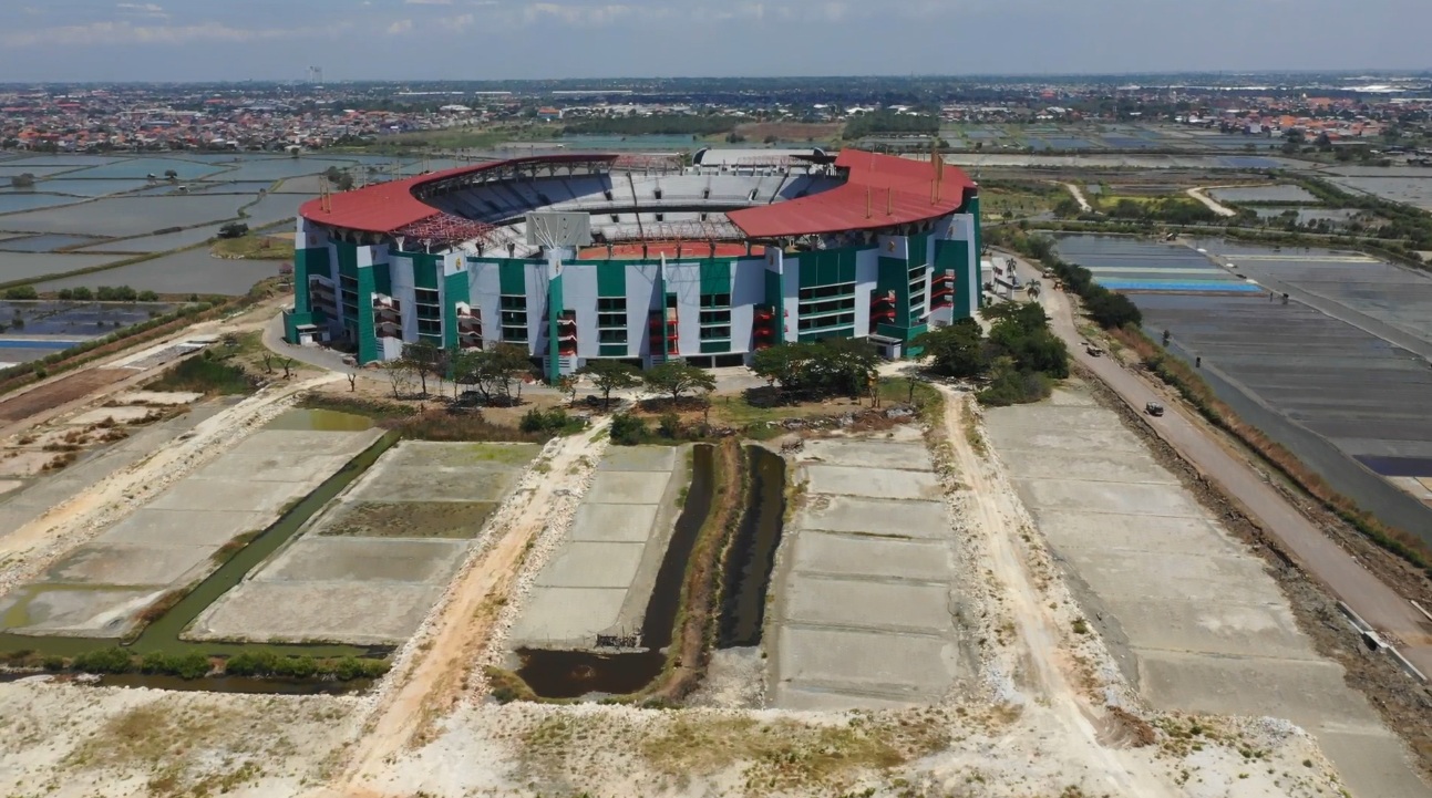Pemkot Surabaya terus memperbaiki dan menambah jalan baru menuju ke stadion GBT jelang Piala Dunia U20 (Foto / Metro TV)