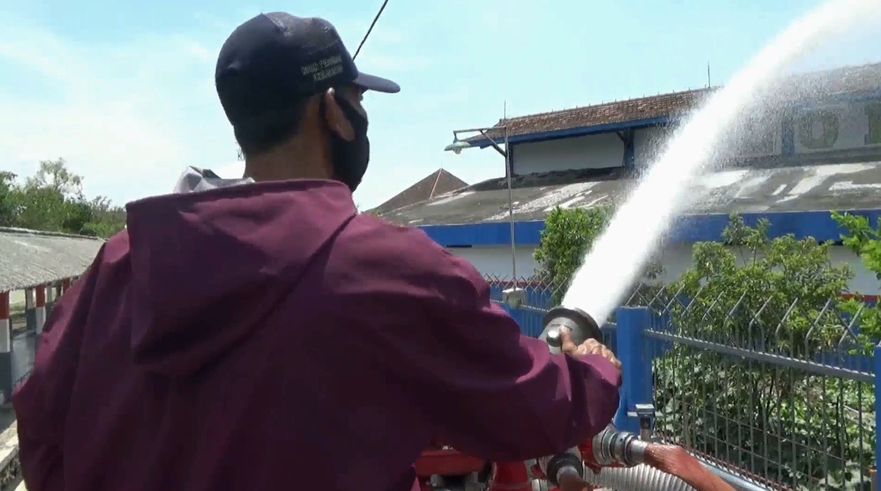 Napi Positif Korona Lapas Porong Bertambah, Semprot Disinfektan dengan Mobil Damkar