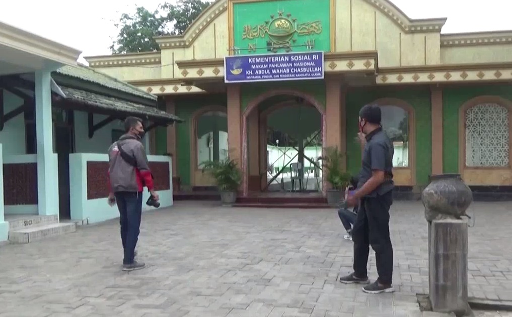 Wisata Religi Makam KH. Wahab Tambak Beras Ditutup