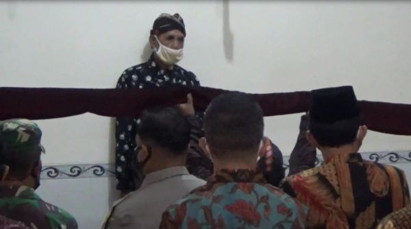 Melihat Ritual Jamasan Tombak Kyai Upas Tulungagung