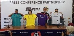 Manajemen Persik Kediri mengenalkan jersey baru pada persiapan Liga 1 2020 (Foto / Metro TV) 