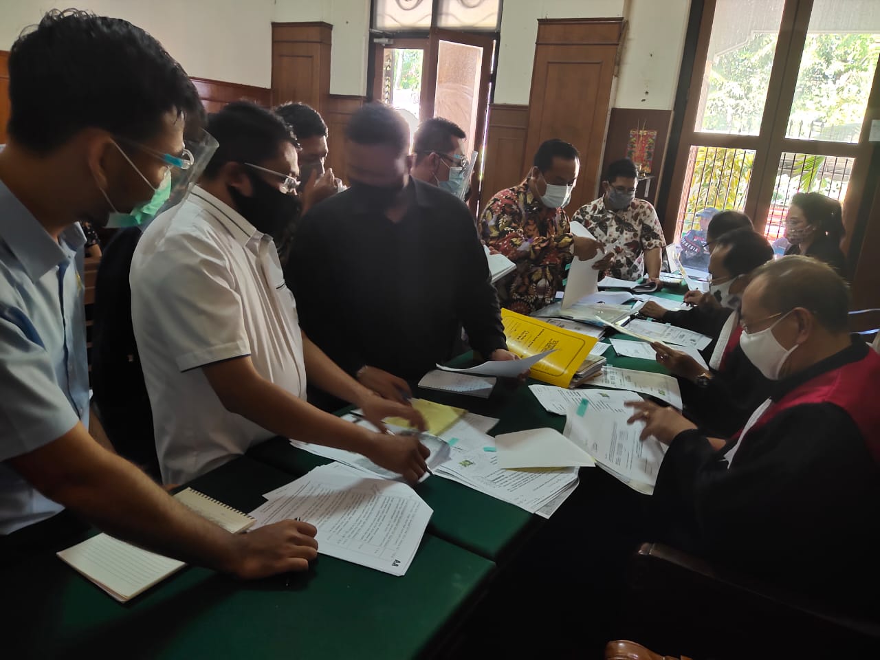 Tim kuasa hukum  PT Avila Prima Intra Makmur (APIM) dalam persidangan di PN Surabaya