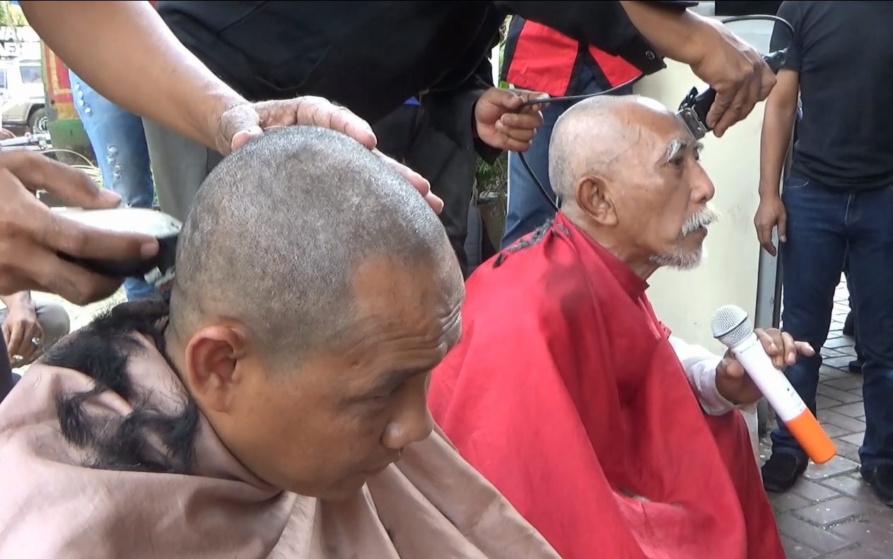 Bupati Jember Tak Digaji Setengah Tahun, Ulama dan Anggota DPRD Cukur Gundul  