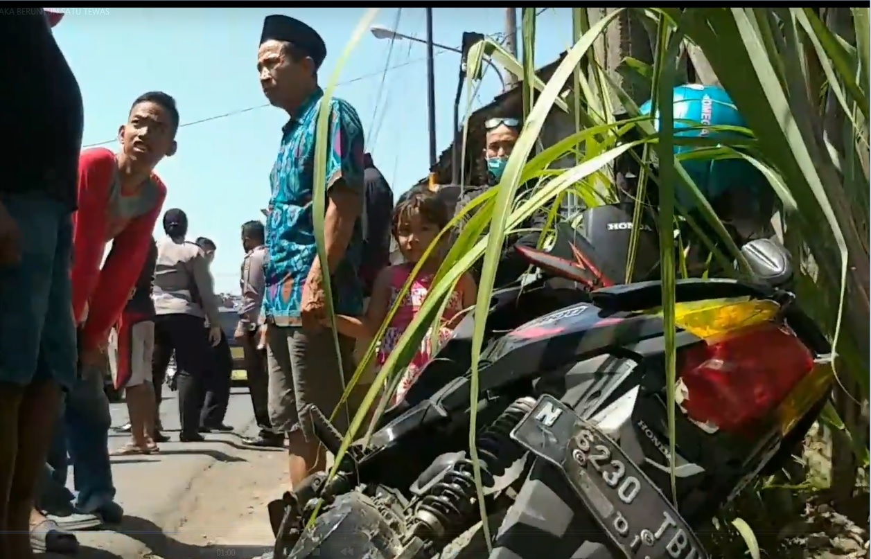 Truk Tronton Tabrak Empat Kendaraan di Pasuruan, Satu Tewas!