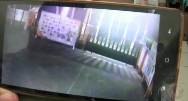 Tangkapan layar kamera CCTV di Kantor KPU Blitar